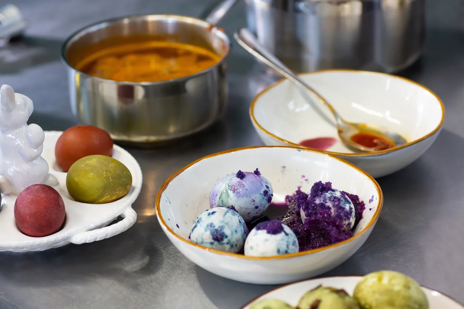 Natūralūs kiaušinių dažymo būdai