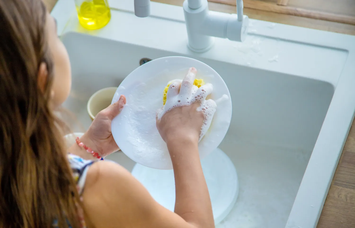 Indų plovimas rankomis