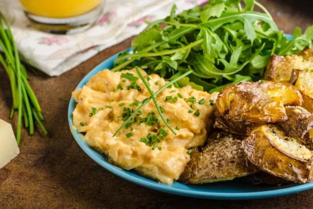 Į keptuvę beriu tik vieną ingredientą – ir kiaušinienė tampa daug skanesnė