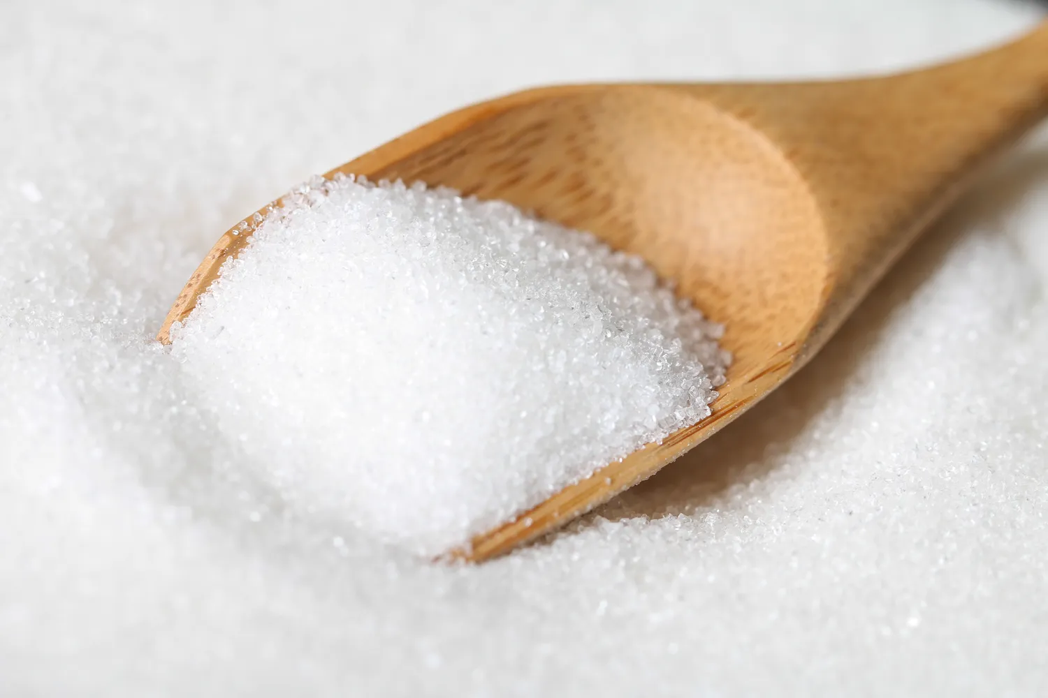 Tinkamai naudojamas cukrus gali padėti atgaivinti po žiemos nusilpusią veją, sustiprinti jos augimą ir net sumažinti piktžolių kiekį