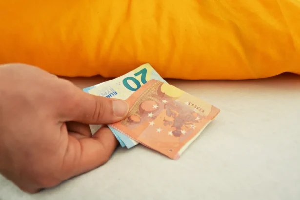 Pinigų laikymas po pagalve