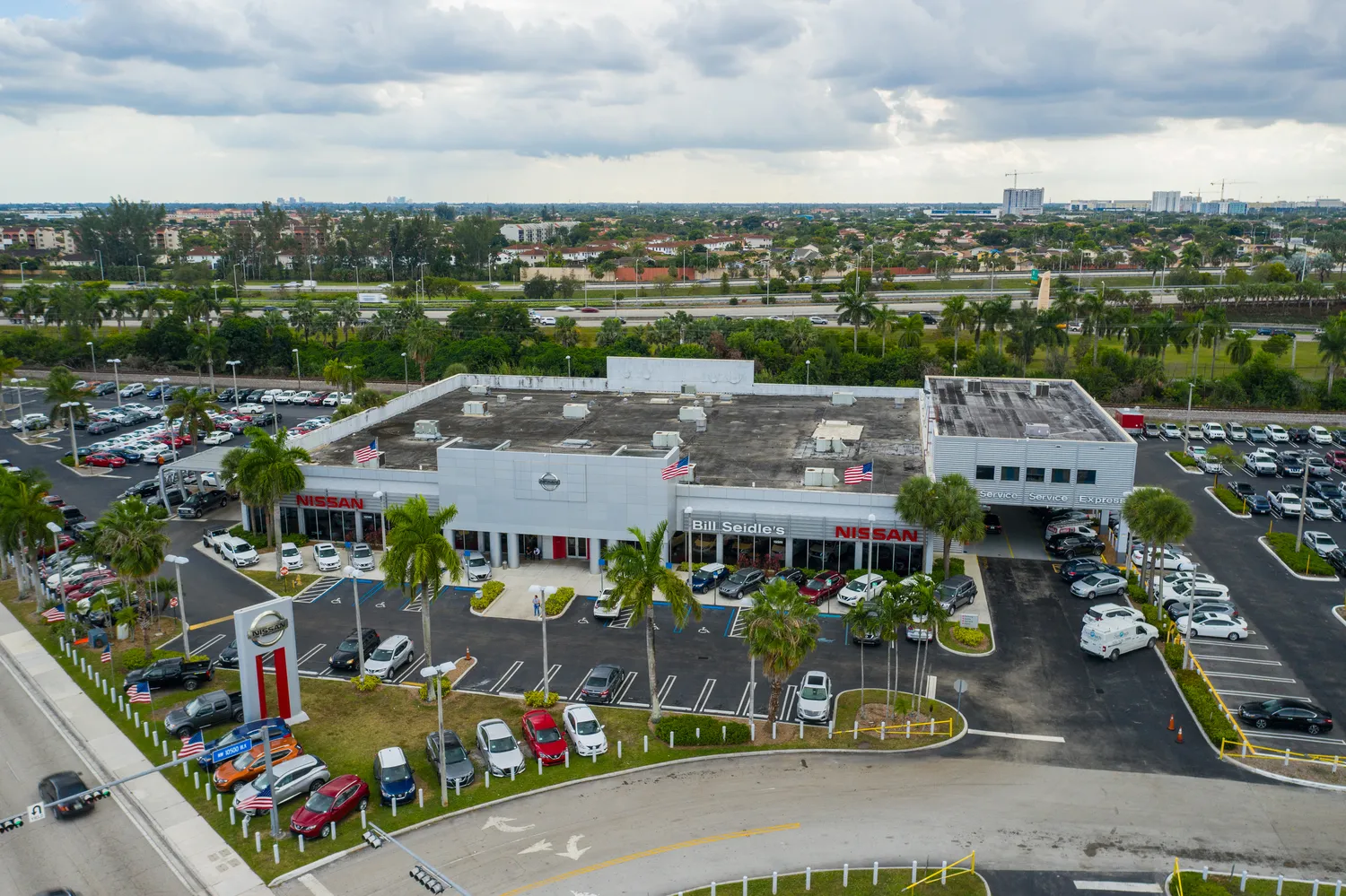 Nissan gamykla / Felix Mizioznikov / Shutterstock.com