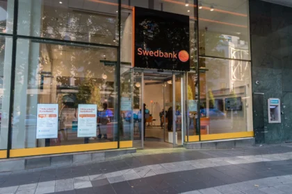 Swedbank / Robson90 / Shutterstock.com