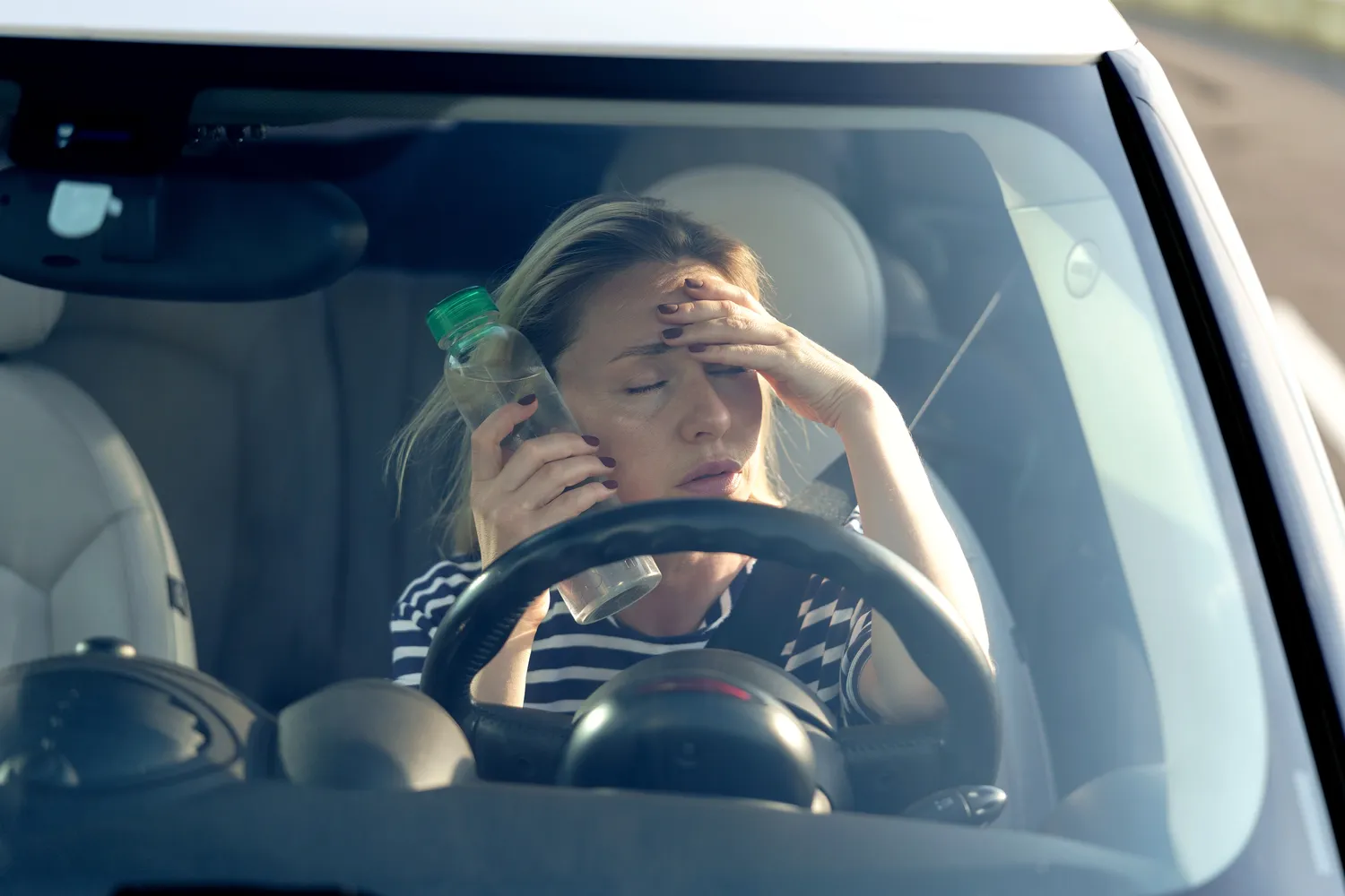 Stipriai įkaitęs automobilis vasarą