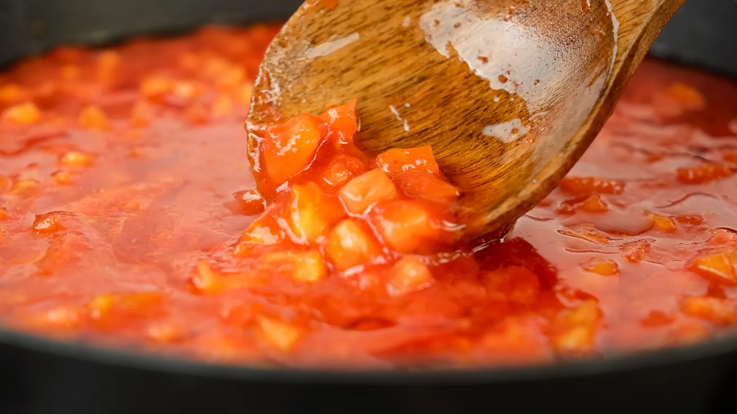 Pomidorų pasta keptuvėje