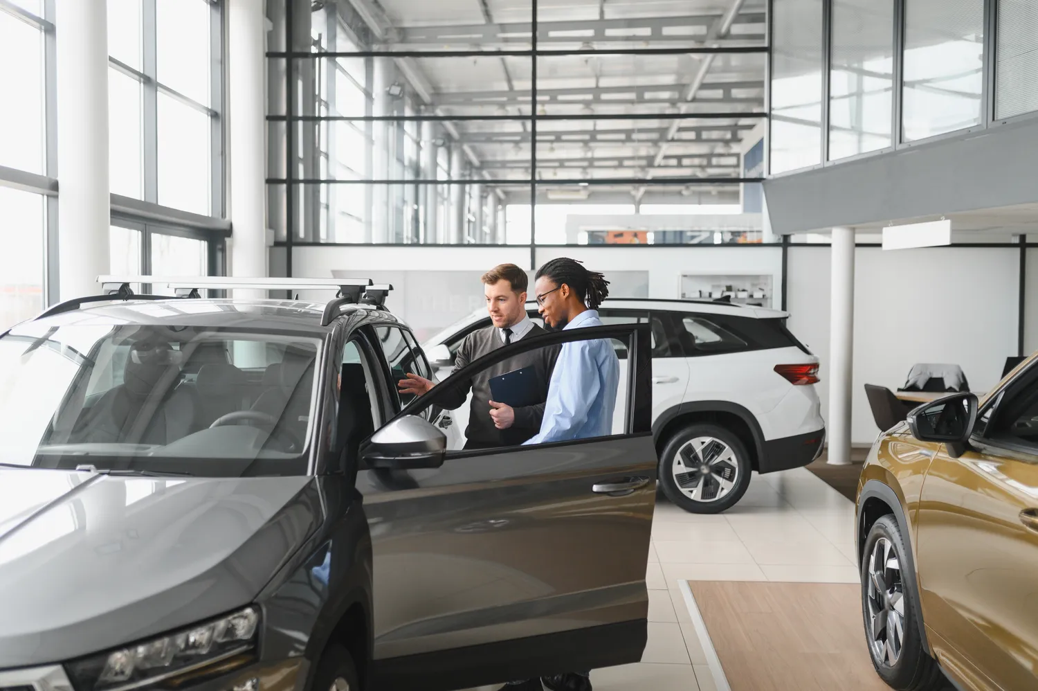 Naudoti automobiliai tampa vis paklausesni
