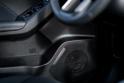 Plastikas automobiliuose / Ivan Gran / Shutterstock.com