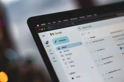 Gmail el. paštas / michelangeloop / Shutterstock.com