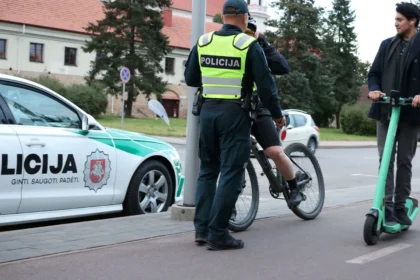 Policija tikrins paspirtukininkus