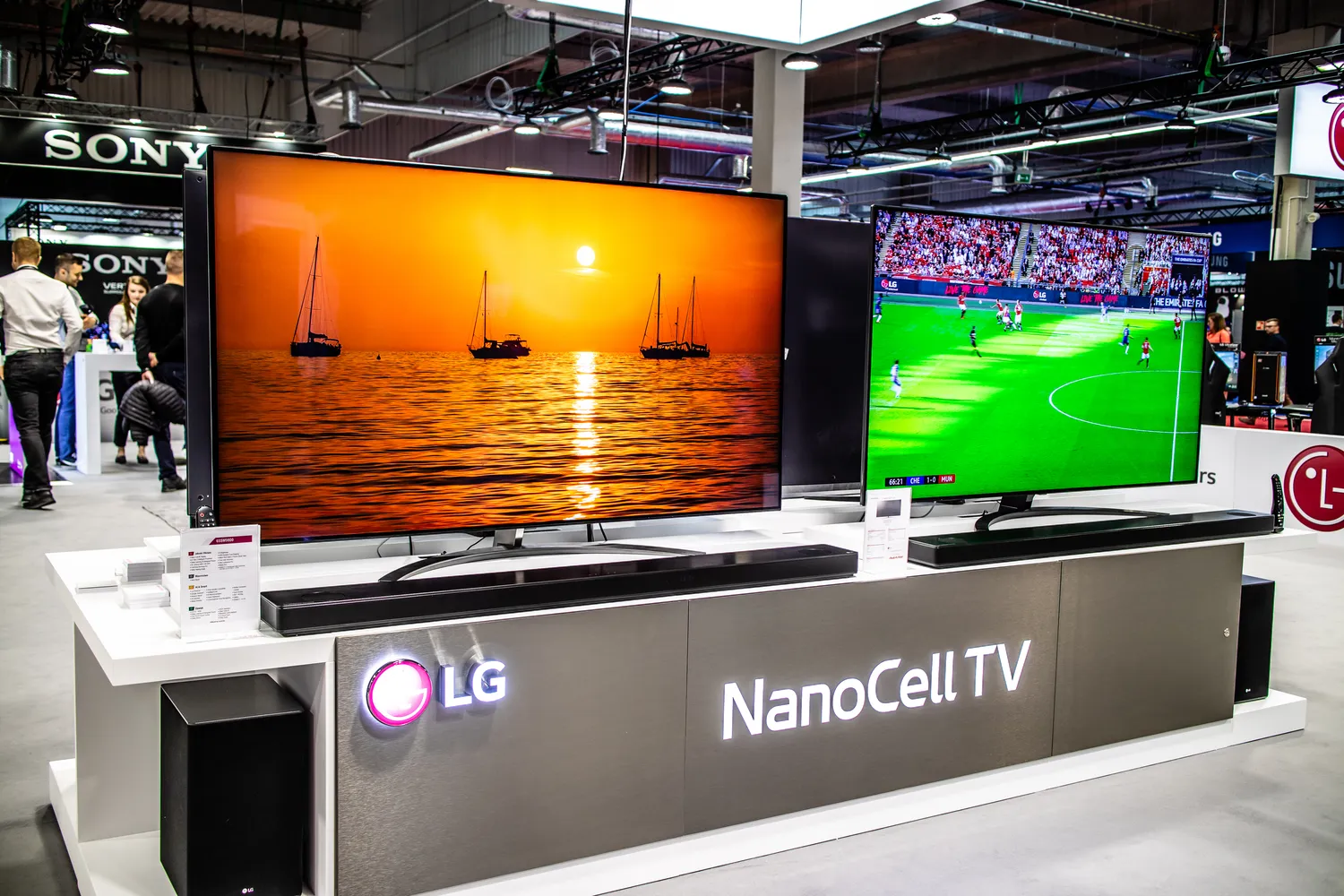 LG televizoriai / Grzegorz Czapski / Shutterstock.com