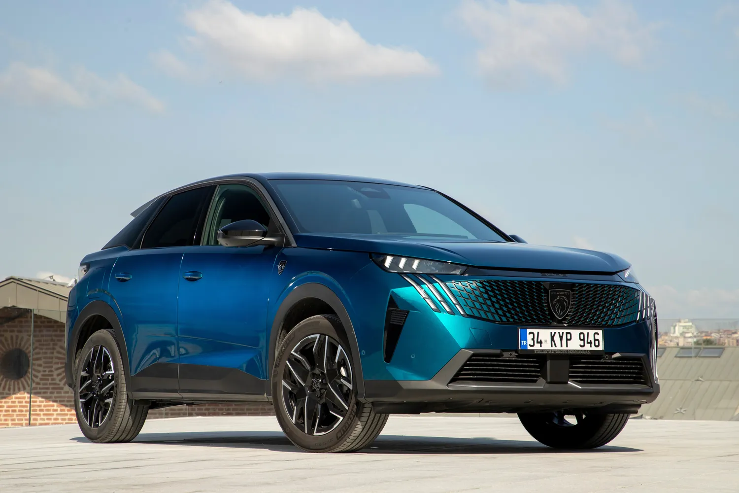 Peugeot 3008 / emirhankaramuk / Shutterstock.com