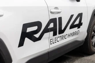 RAV4 / Azulblue / Shutterstock.com