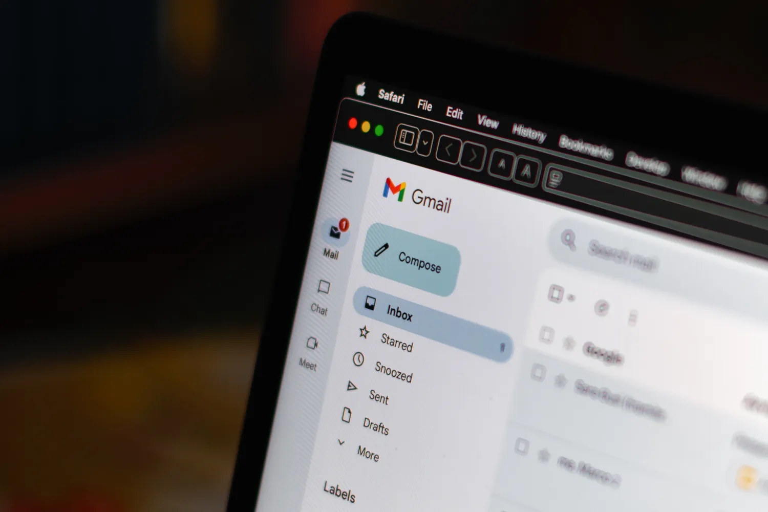 Gmail el. paštas / michelangeloop / Shutterstock.com