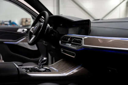 LED ekranai automobiliuose