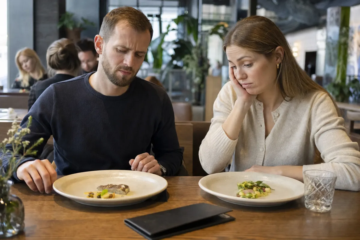 Didelė lėkštė, keli kąsniai ir didesnė sąskaita: restoranuose klientai jau mato, kas pasikeitė