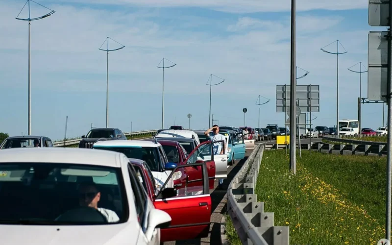 Eilės prie degalinių beveik išnyko