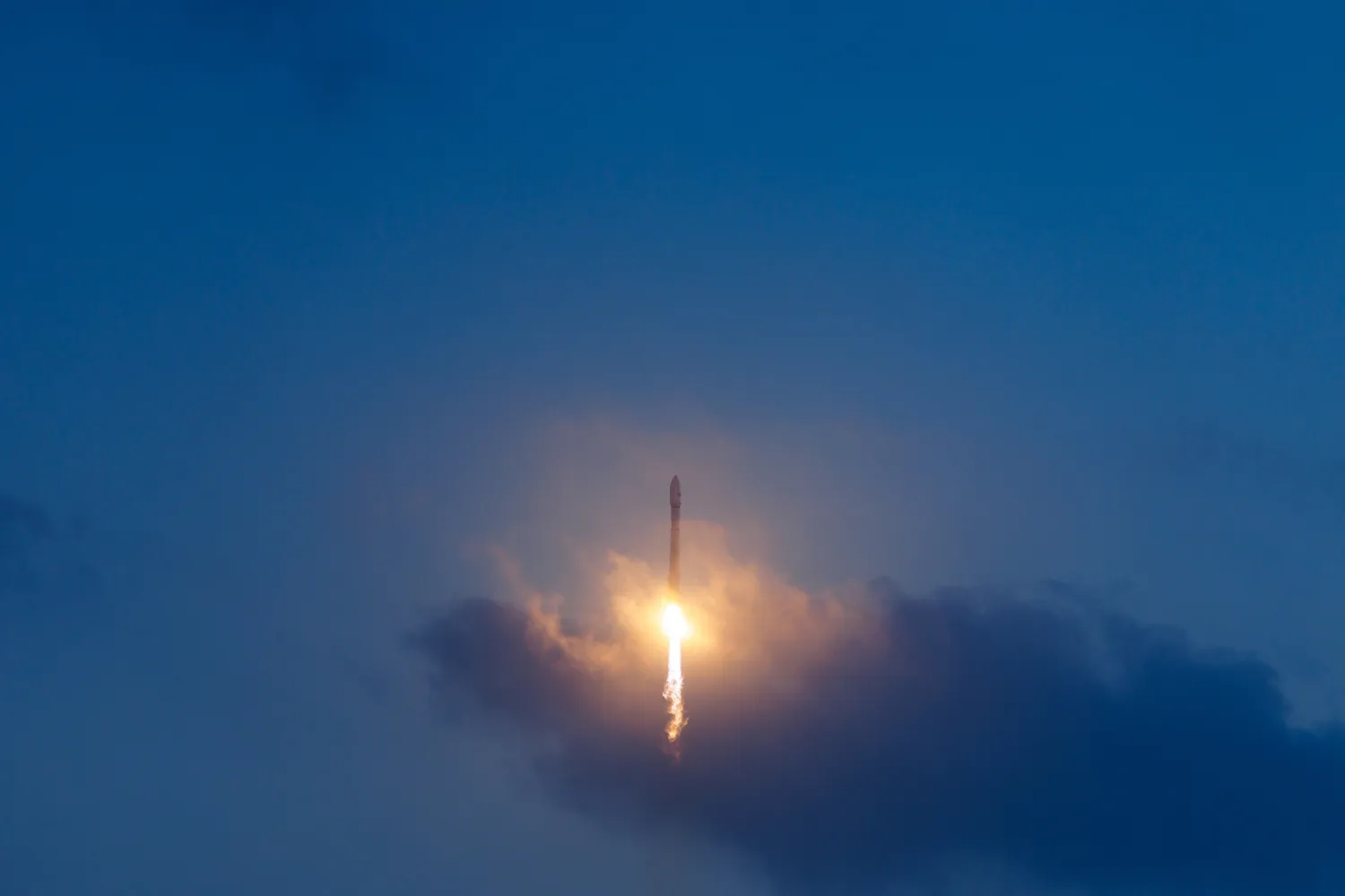 Raketos ardo Žemės atmosferą