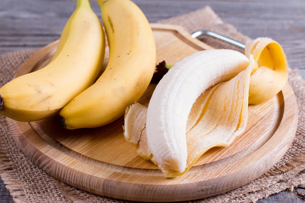 Bananų žievelėse yra kalio, taip pat šiek tiek kalcio, magnio ir fosforo