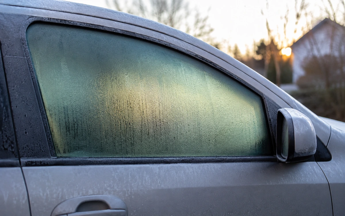 Ryte automobilio langai jau aprasoja: šis ženklas išduoda, kad vasara pradeda trauktis