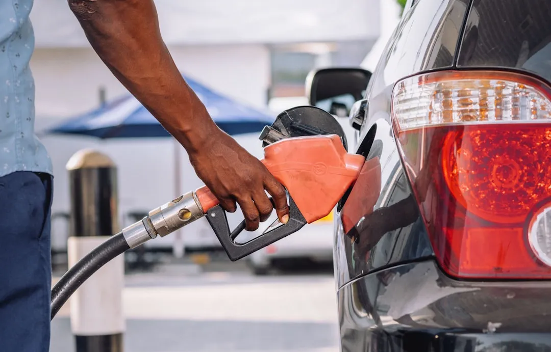 Degvielas uzpildes stacijā ielēju degvielu un paskatījos čekā: summa lika apsēsties un padomāt par elektromobili