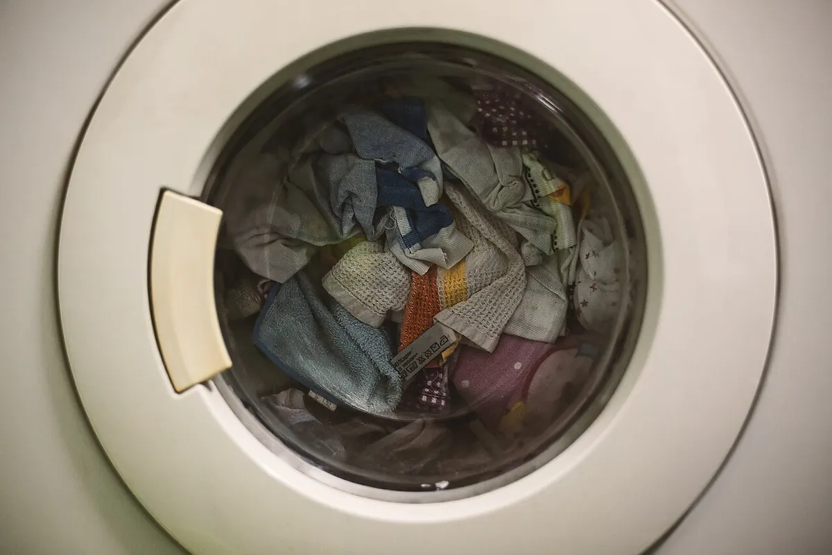 Skalbiau kaip visada, bet drabužiai pradėjo dvokti: kaltas buvo ne skalbiklis