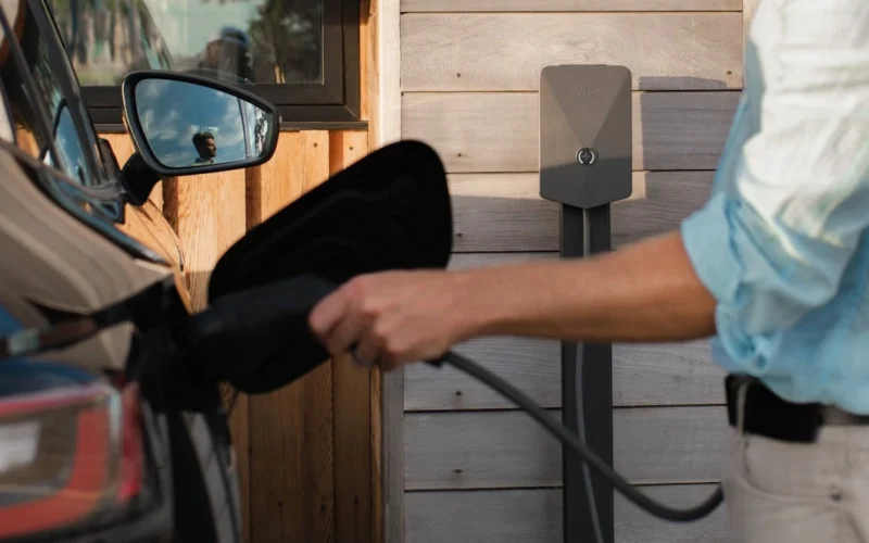 Kodėl žmonės renkasi PHEV hibridus? Vis po 2-3 metų jie tampa nieko verti dėl baterijos degradacijos