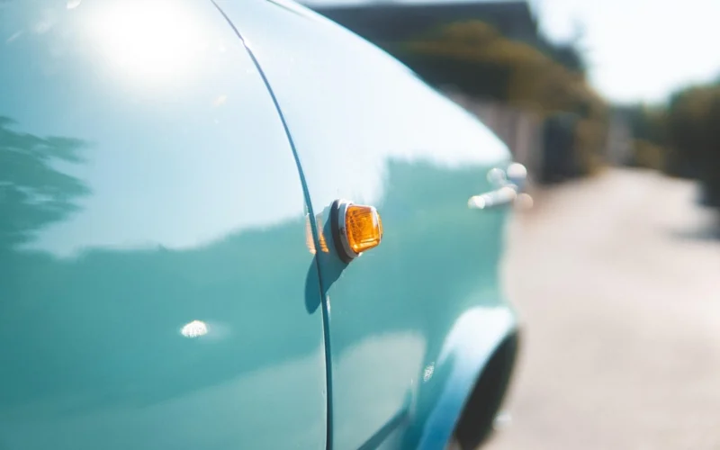 Automobilį palikote kieme, o ryte radote įbrėžimą: ką fotografuoti ir kam pranešti pirmiausia