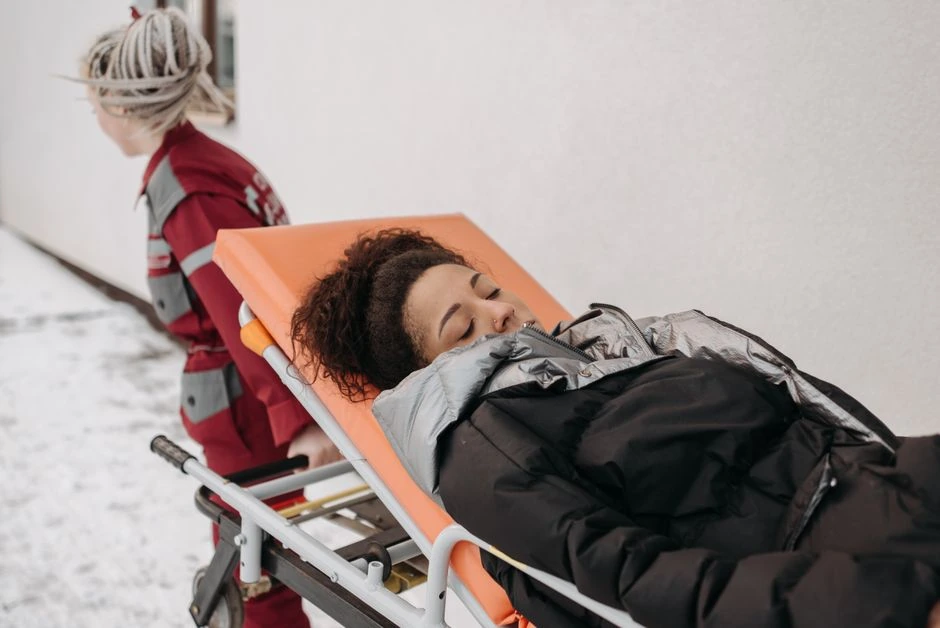 Kāpēc nedrīkst kustināt cietušo ar lauztiem kauliem: viena kļūda var ievērojami pasliktināt traumu