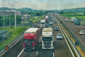 Šiandien važiavau iš Klaipėdos į Kauną ir pasibaisėjau: eisme tikras chaosas, važiuoja kas kaip nori