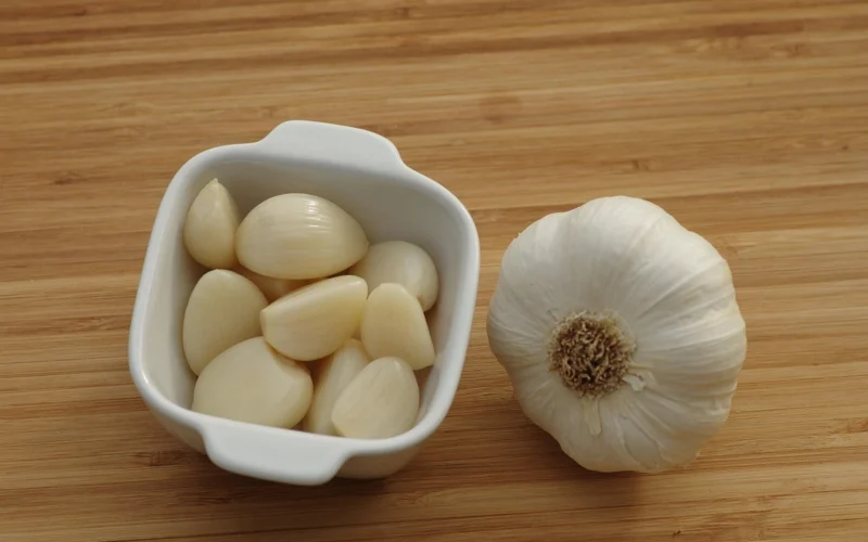 Česnakų konservavimas žiemai: paprastas būdas išsaugoti skilteles traškias ir aromatingas