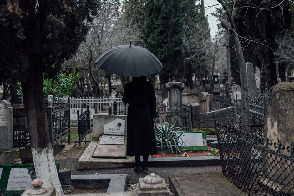 Kodėl sakoma, kad negalima smarkiai gedėti: 3 priežastys, kur susipina tradicijos ir emocijos