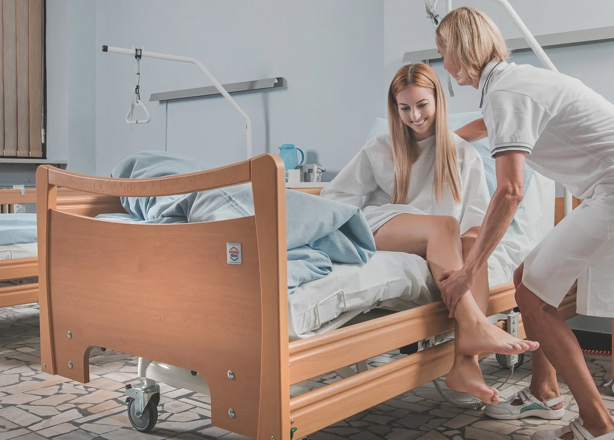 Po akies operacijos nekelkite sunkių daiktų: gydytojai paaiškina, kokių komplikacijų taip išvengsite