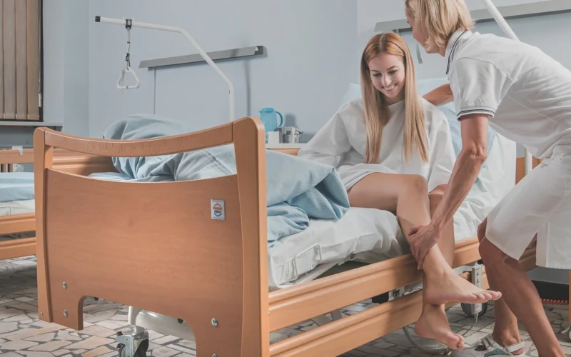 Po akies operacijos nekelkite sunkių daiktų: gydytojai paaiškina, kokių komplikacijų taip išvengsite