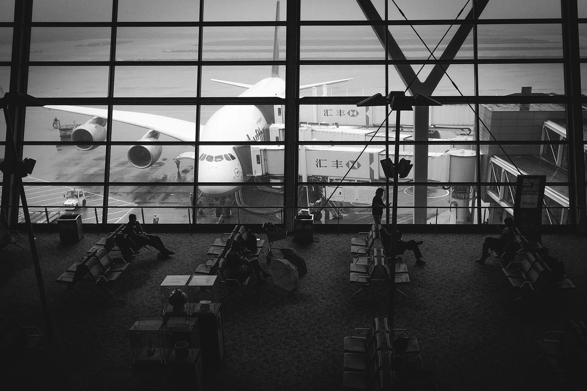 Traģiska sakritība aviācijā: pēc vīra nāves par piloti kļuvusī sieva gāja bojā tās pašas aviokompānijas lidmašīnā
