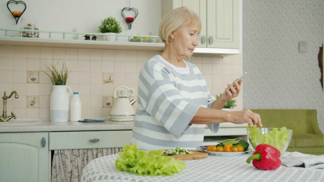 9 maisto produktai, kuriuos reikėtų pašalinti iš savo mitybos po 60 metų: kaip pratęsti sveiką gyvenimą