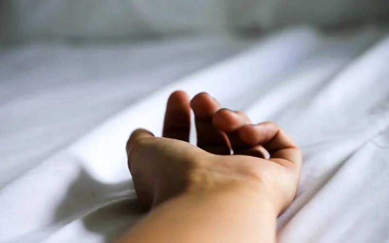 Rytais pirštai sustingę kelias minutes: kūnas siunčia signalą apie kasdienę įtampą