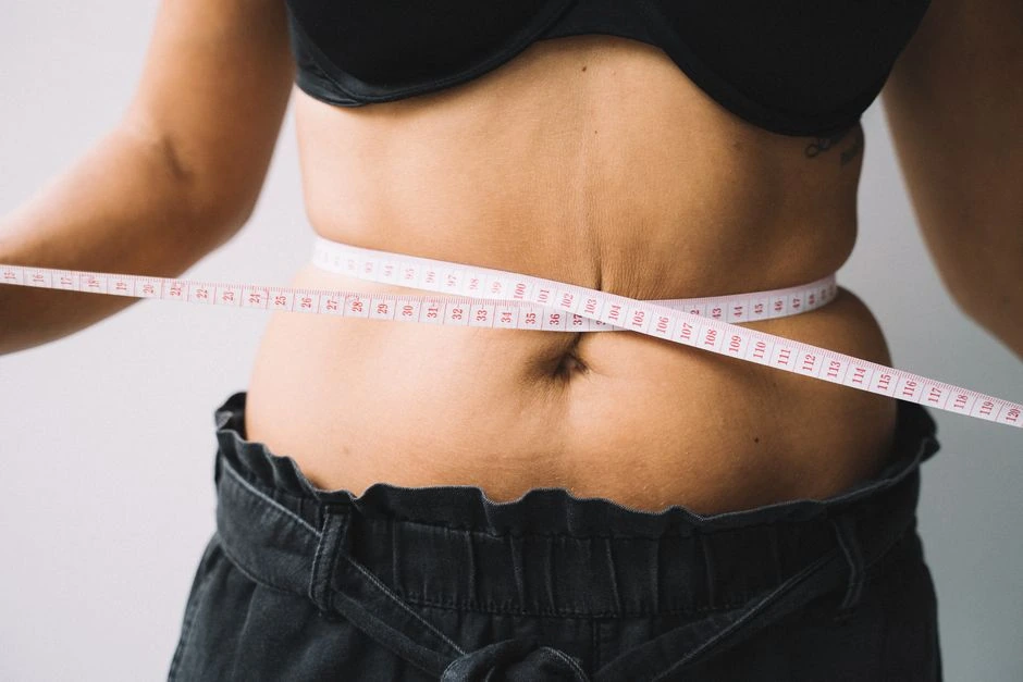 Dažnas vitamino trūkumas tampa pavojingesnis, kai kartu kaupiasi pilvo riebalai