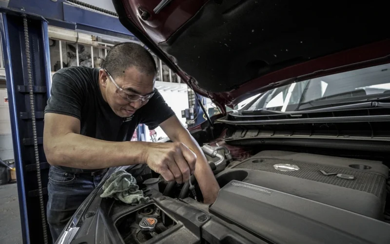 Kāpēc mūsdienu automobiļiem eļļa nav bieži jāmaina