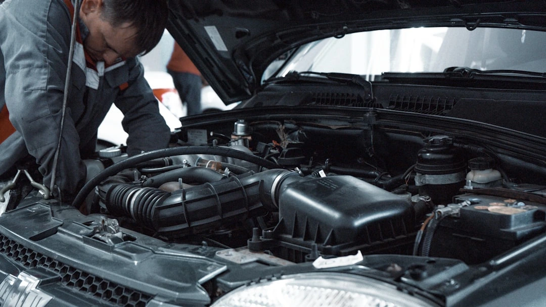 Kāpēc mūsdienu automobiļiem eļļa nav bieži jāmaina