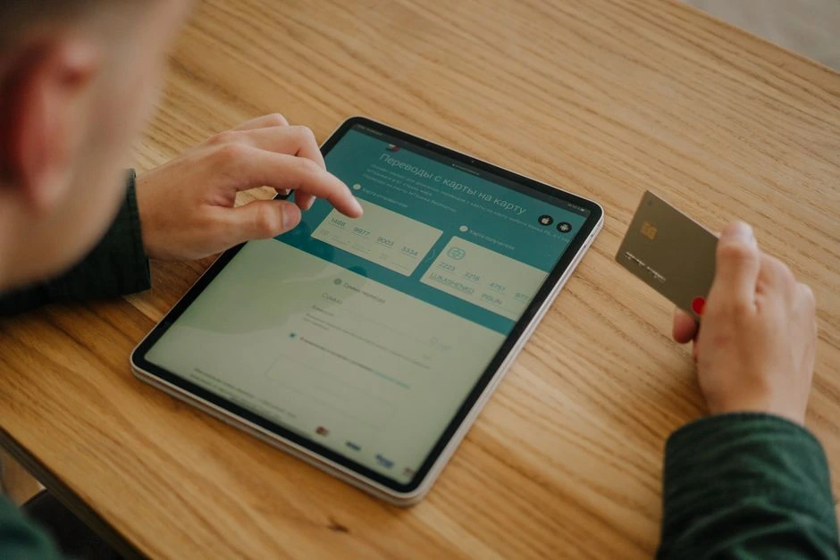 Pēc atvaļinājuma vīrietis atvēra bankas lietotni un ieraudzīja maksājumu, kuru neatcerējās veicis