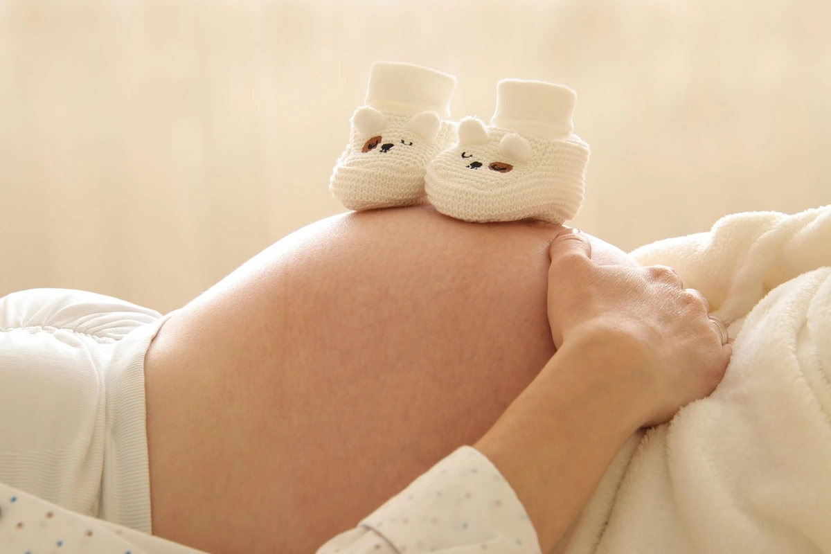 Dvynės seserys gimė beveik trimis mėnesiais viena po kitos – kaip tai įmanoma?