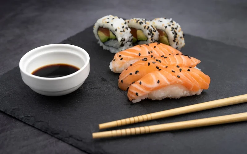 Sushi valgymo taisyklės: keli paprasti žingsniai padės išvengti nemalonių klaidų