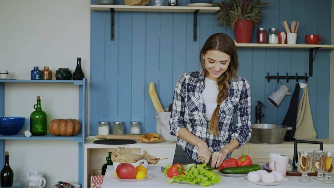 Dešimt kilogramų mažiau: paprastas planas, padedantis keisti įpročius be drastiškų dietų