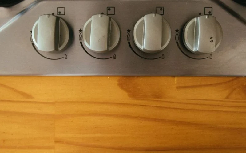 Jūsų viryklės rankenos blizgės vos per 5 minutes, jų nereikia nuimti, tiesiog įsigykite stebuklingų lašų iš vaistinės