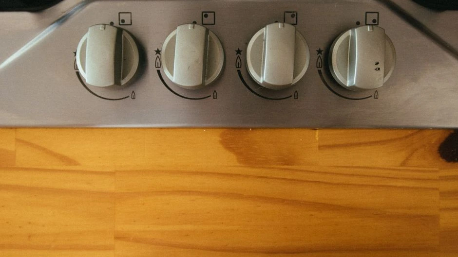 Jūsų viryklės rankenos blizgės vos per 5 minutes, jų nereikia nuimti, tiesiog įsigykite stebuklingų lašų iš vaistinės