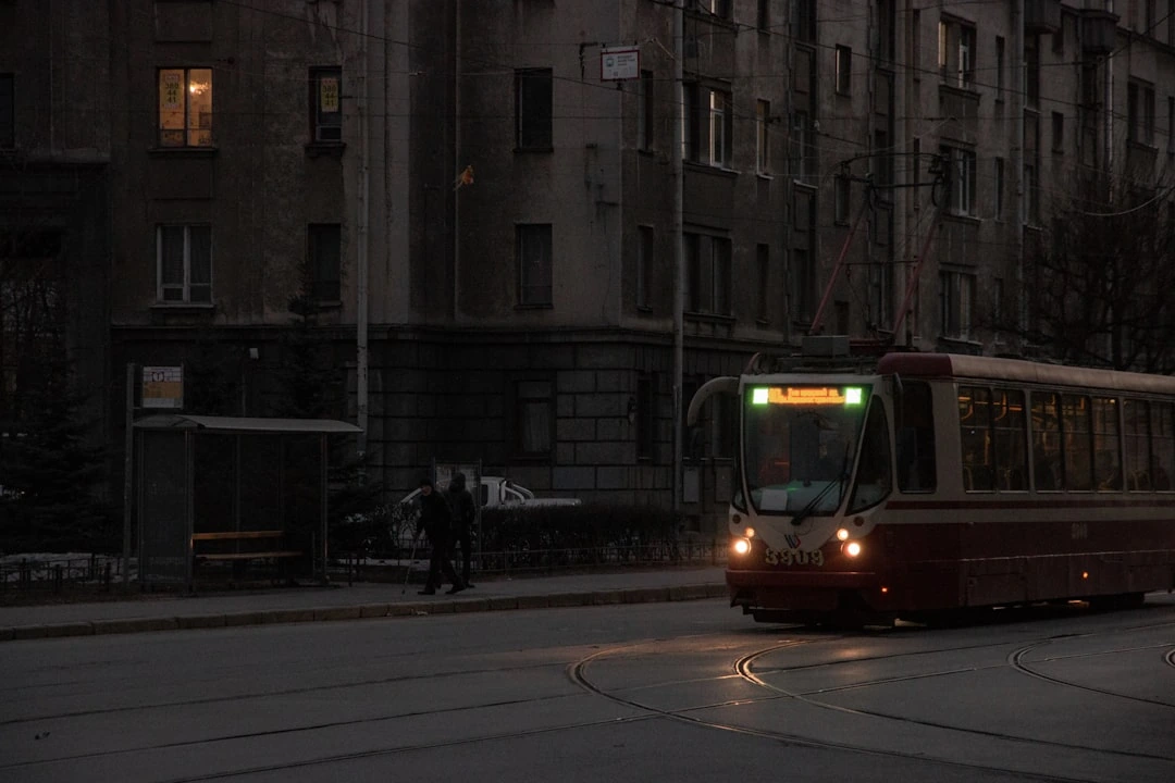 Rasa autobuse užleido vietą nepažįstamajai, tačiau ši išlipo kaip draugės