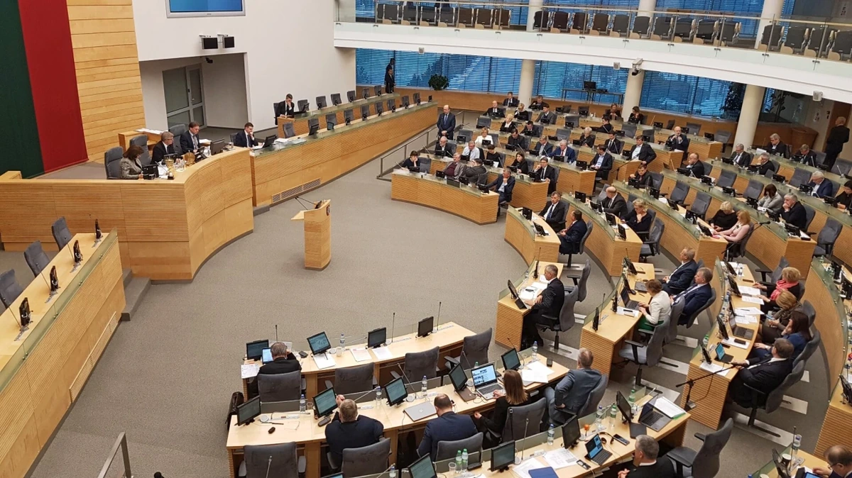 Seima deputātu atalgojums un viņu skaits sabiedrībā joprojām izraisa diskusijas. Daudzi ir neapmierināti