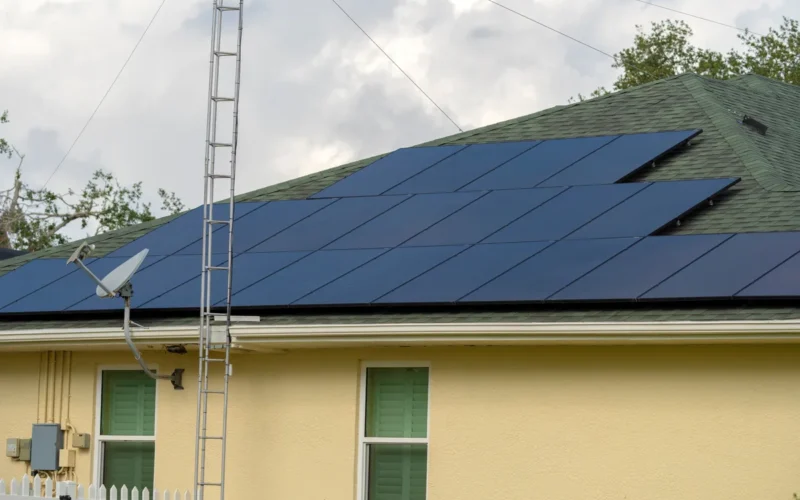 Saulės elektrinė ant stogo veikia jau 20 metų