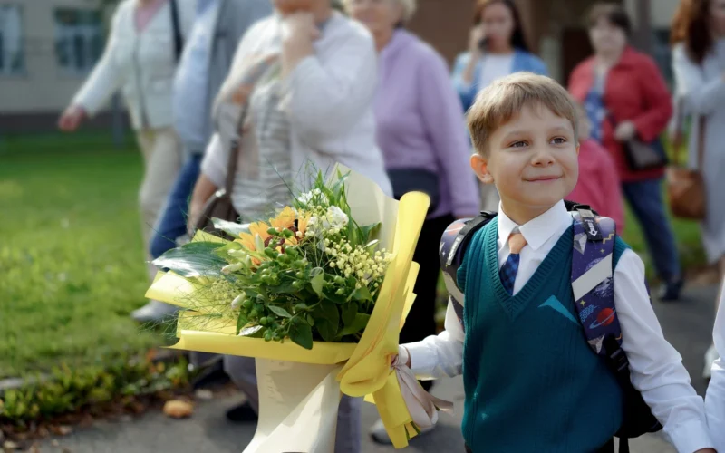 1. septembrī vecāki var saņemt brīvo laiku, bet ne visi: viens noteikums pirms mācību gada joprojām rada neskaidrības