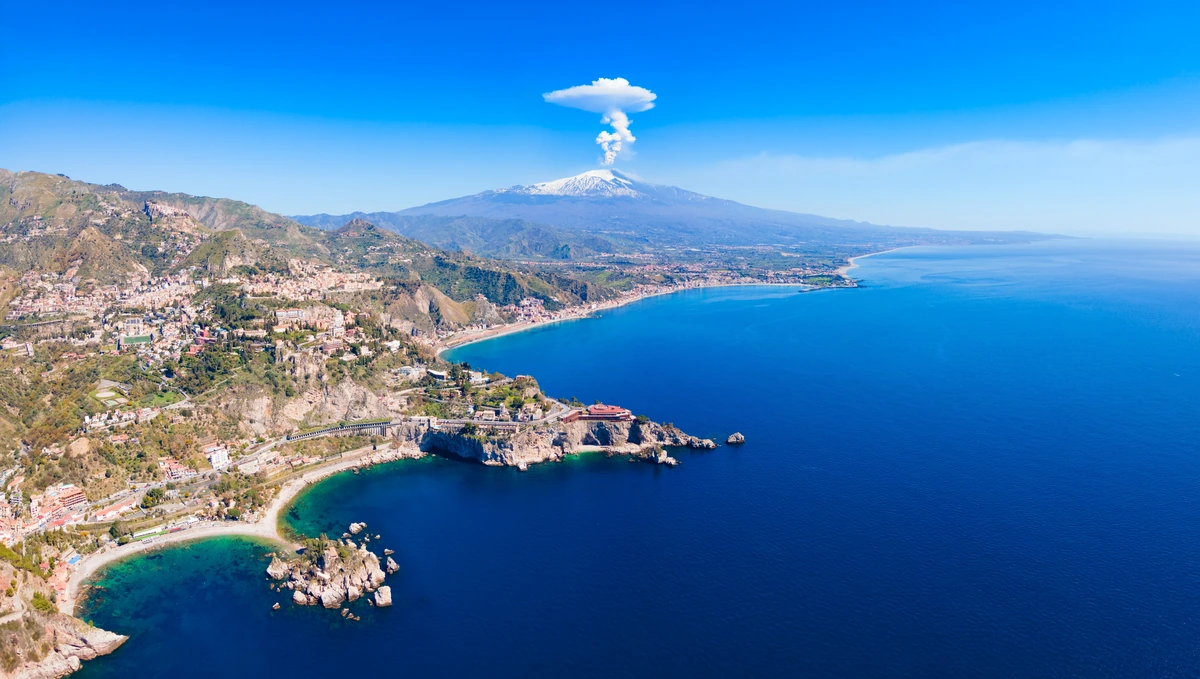 Etna spjaudosi lava